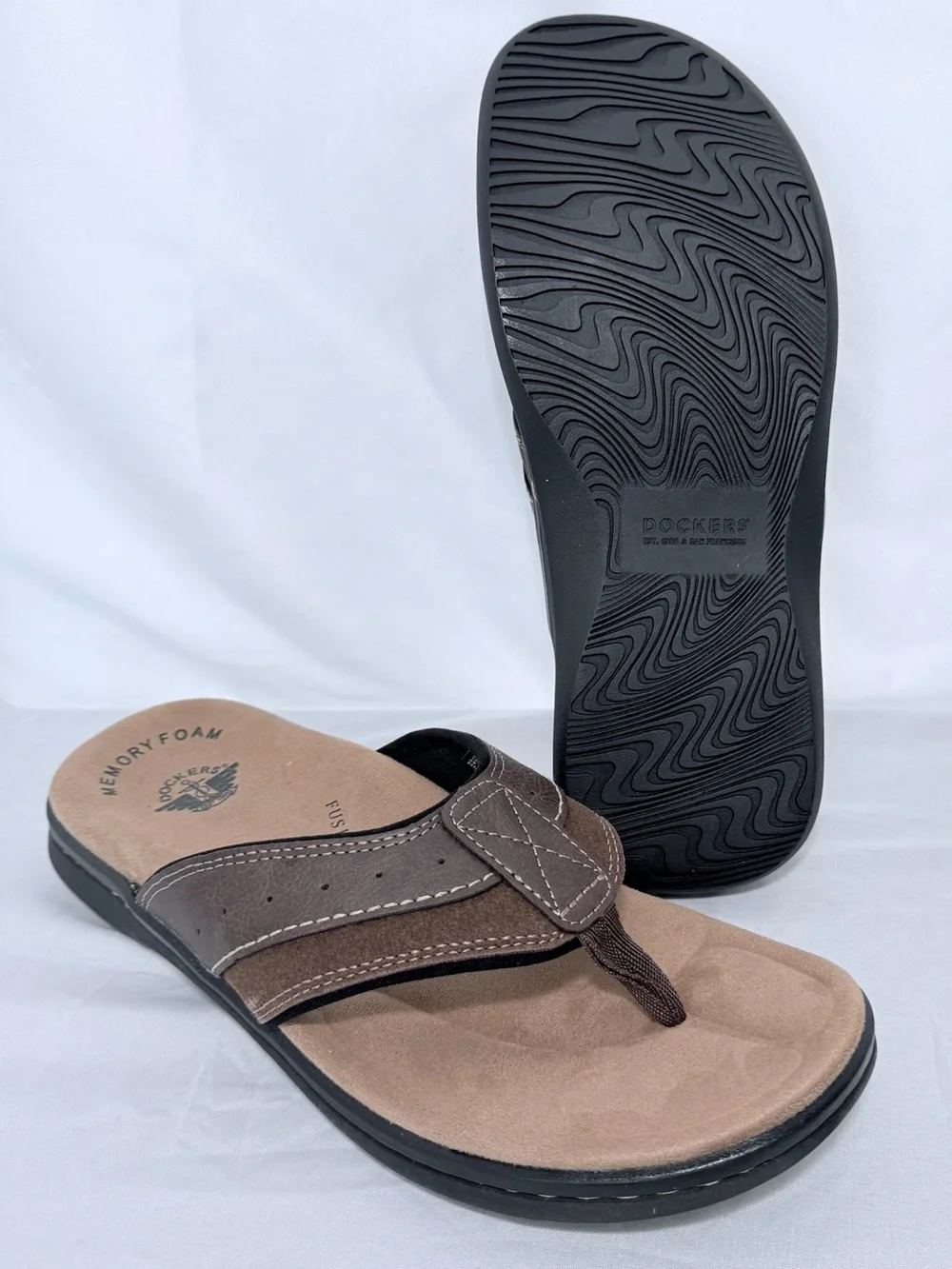 Dockers Men's Brown and Black Memory Foam Thong Sandals